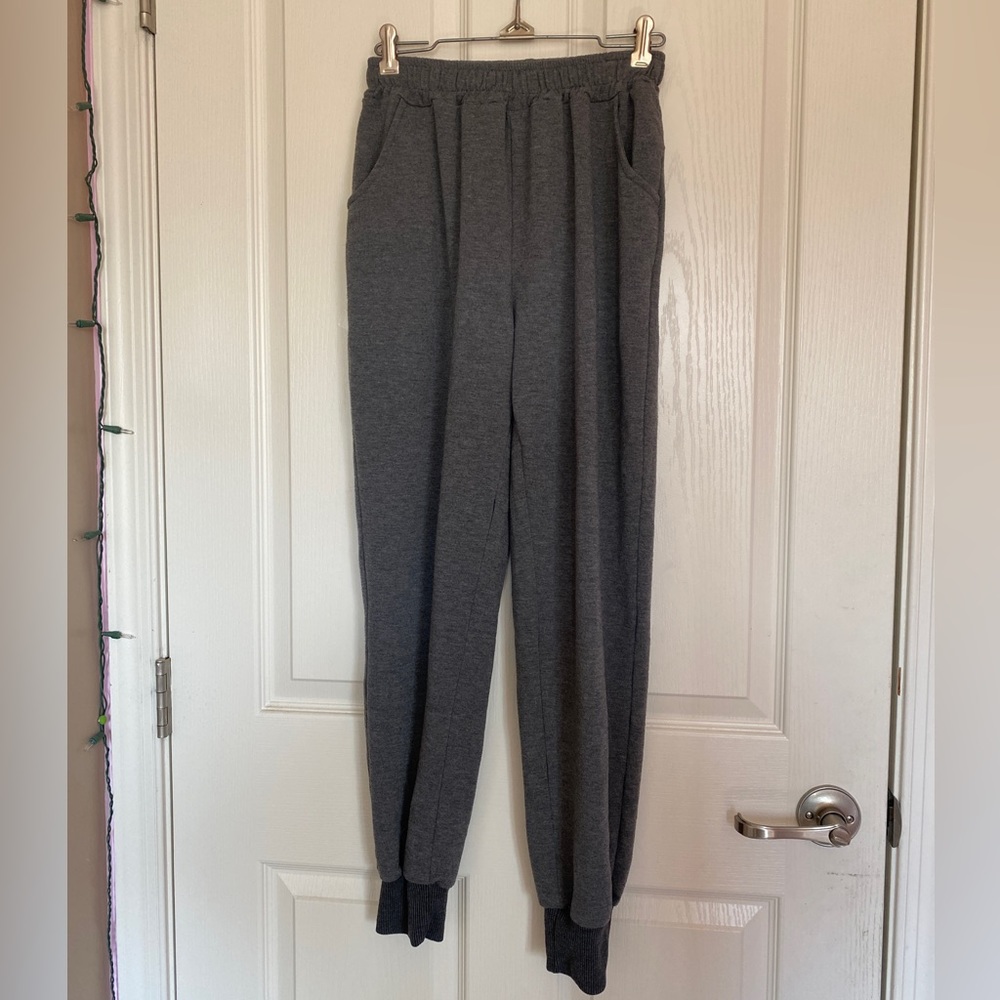 Gray sweatpants joggers with elastic waistband and pockets size small/medium